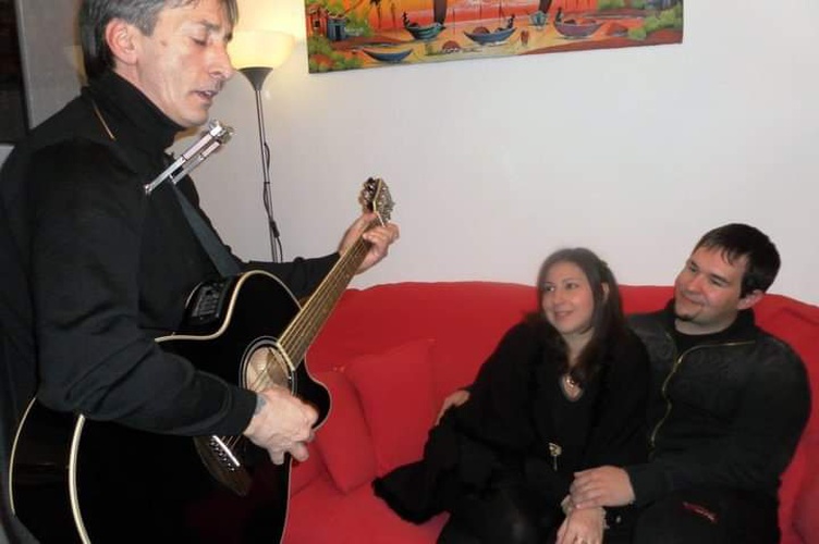 Grillo Cantante Show Cantante,imitatore,Dj,chitarra Torino Musiqua