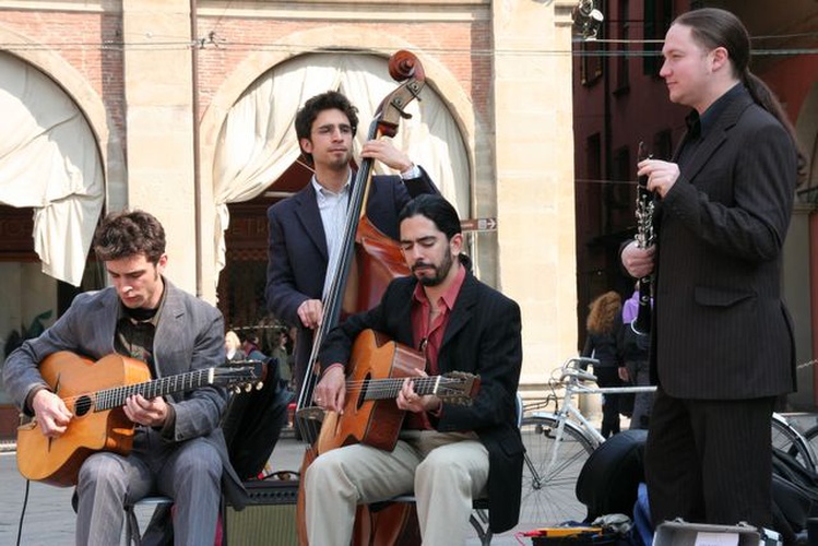 Tolga Gypsy Trio Trio Jazz Acustico. Bologna Musiqua