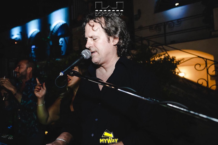 Maurizio Pani live pianobar & band Musicista e cantante piano bar Roma Musiqua
